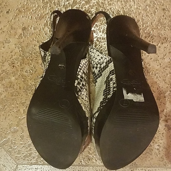 Shoes - Picture 4 of 7